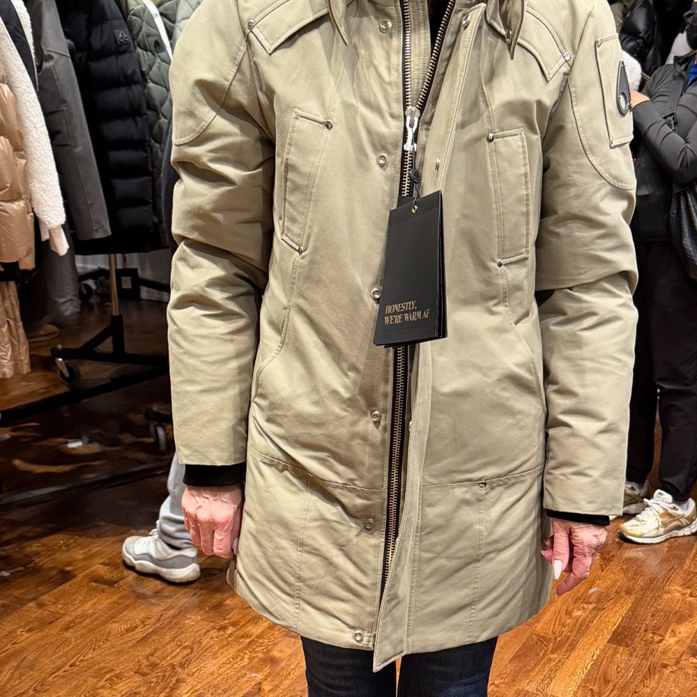 Moose Knuckles Woman’s  down Jacket in sage